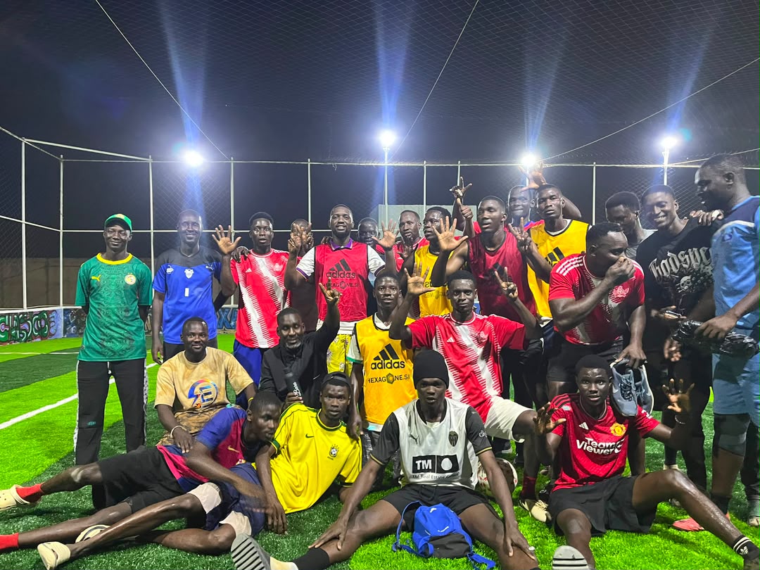 Célébration de l'équipe sur le terrain / matchs nocturnes